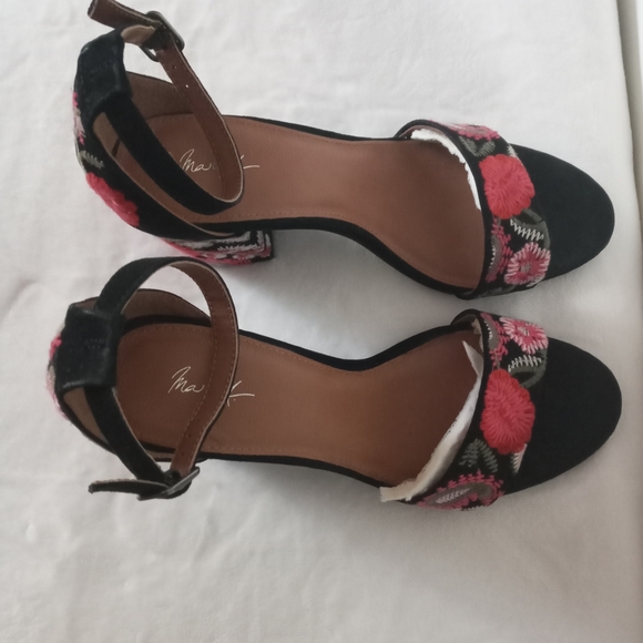 Stunning Mira A. Block Heel Sandals - Picture 5 of 10